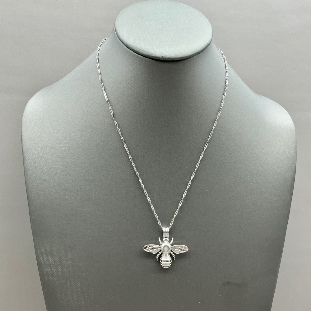 Bee Pendant Necklace Women Silver Tone Faux Pearl Insect Charm Twisted Chain